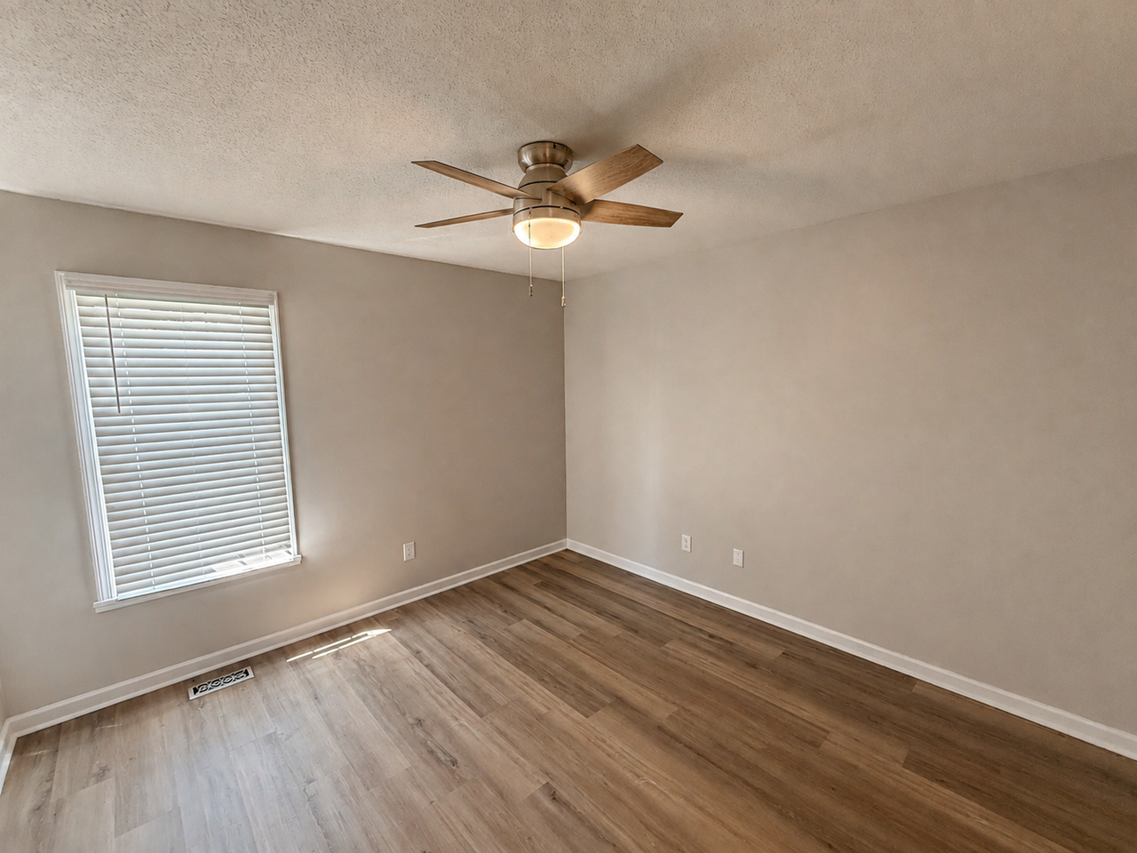 308 E Gilbreath St - Photo 5 of 17