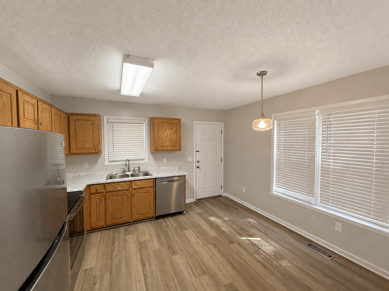 308 E Gilbreath St - Photo 7 of 17