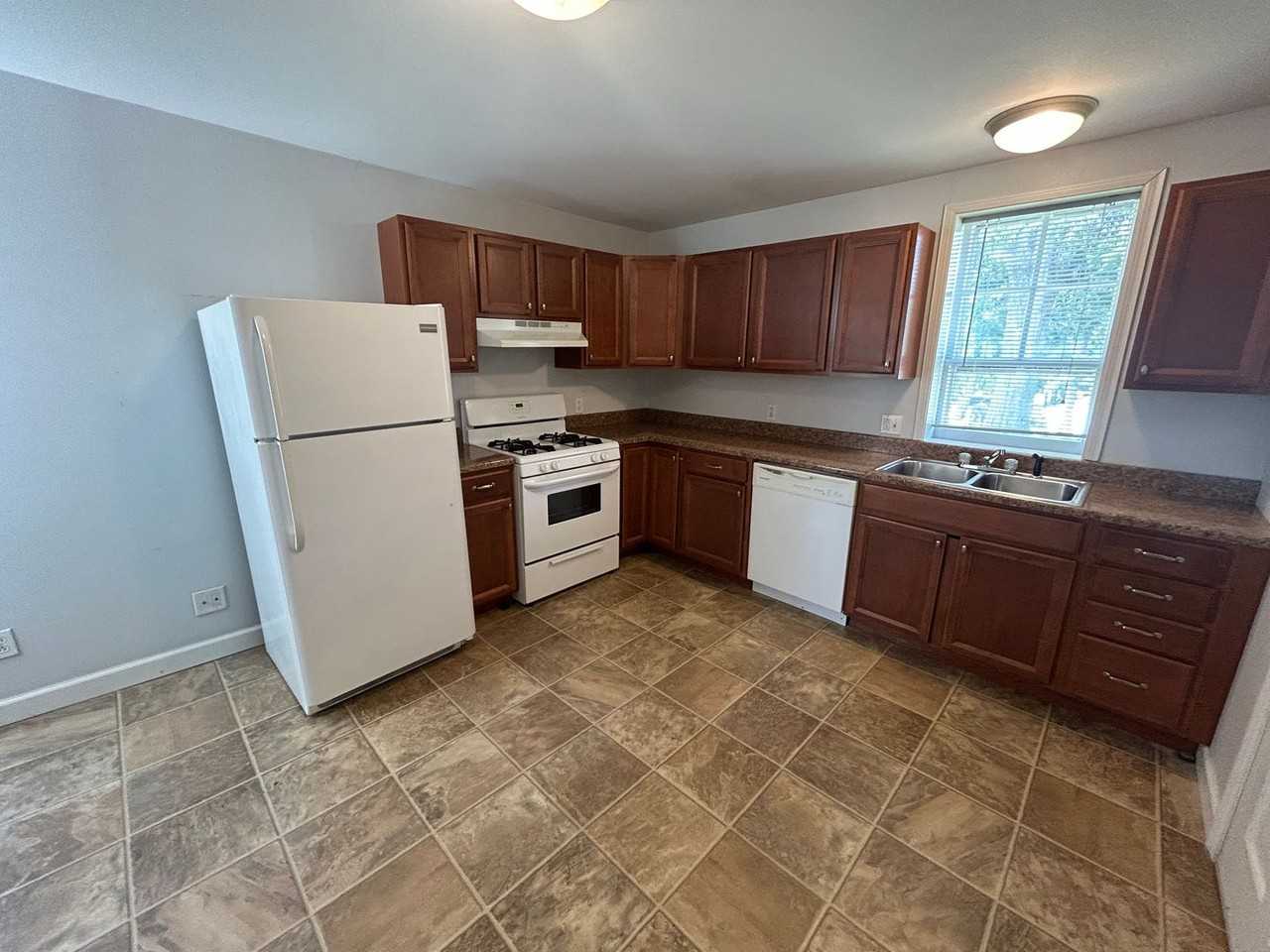 1031 Kentucky St - Photo 6 of 7