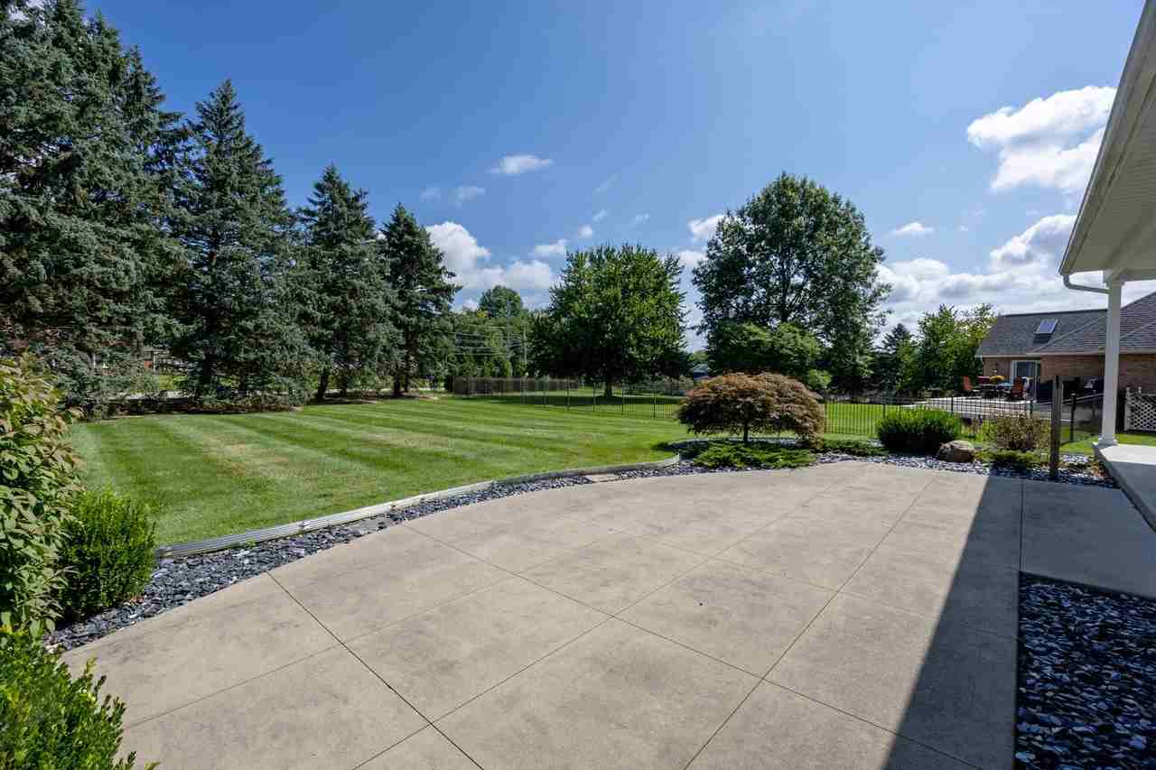 2373 Canterbury Ln - Photo 4 of 29