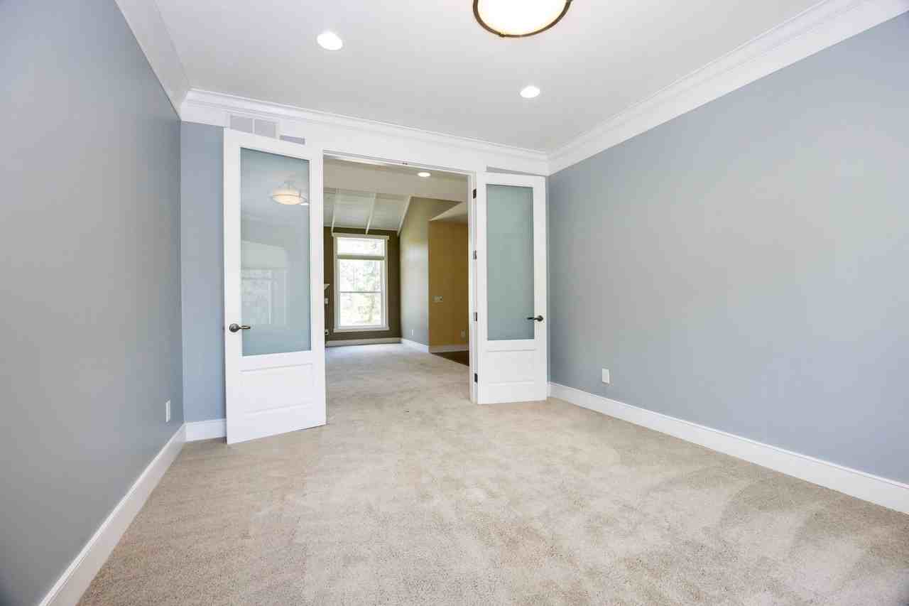 2373 Canterbury Ln - Photo 6 of 29