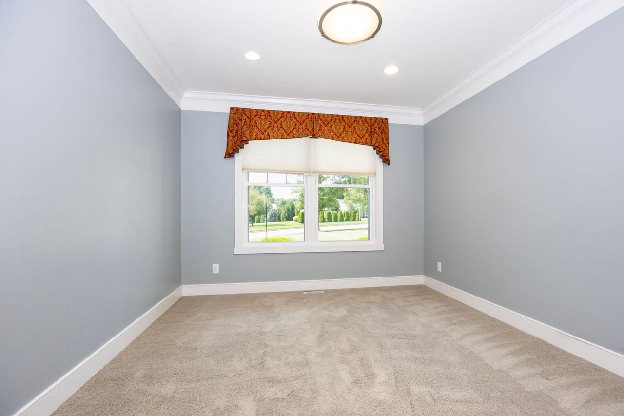 2373 Canterbury Ln - Photo 7 of 29