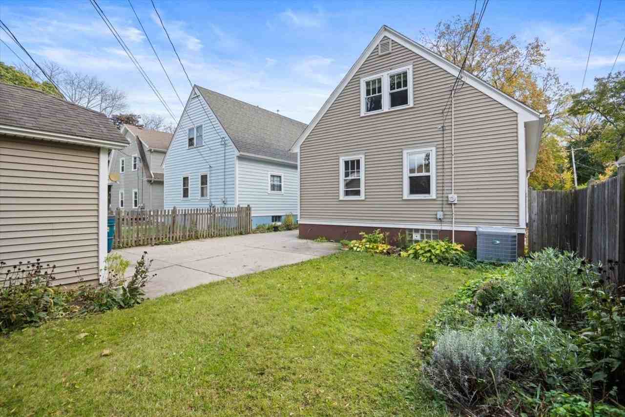 1316 E Lake Bluff Blvd - Photo 5 of 19