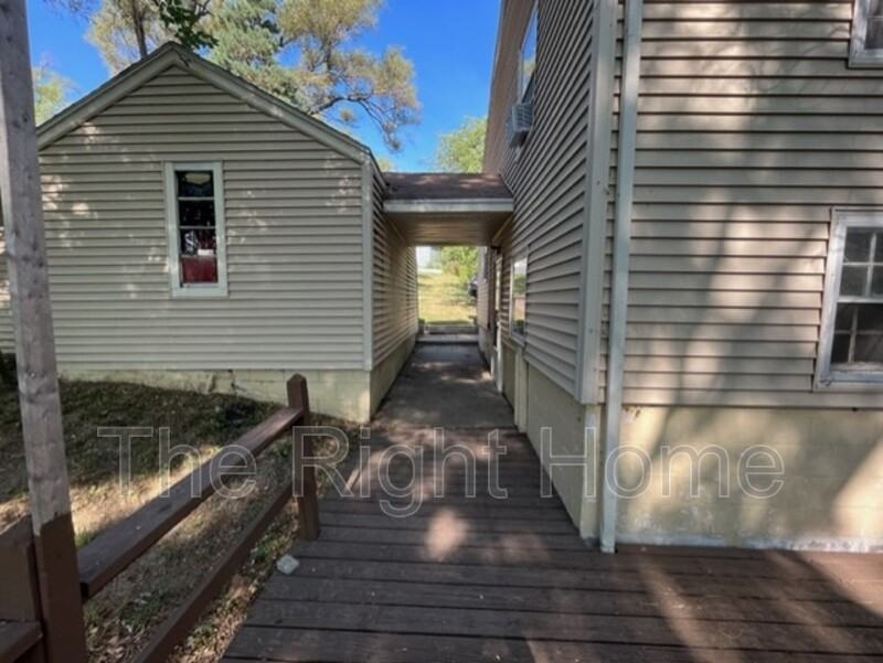 6749 N 34th St - Photo 2 of 15