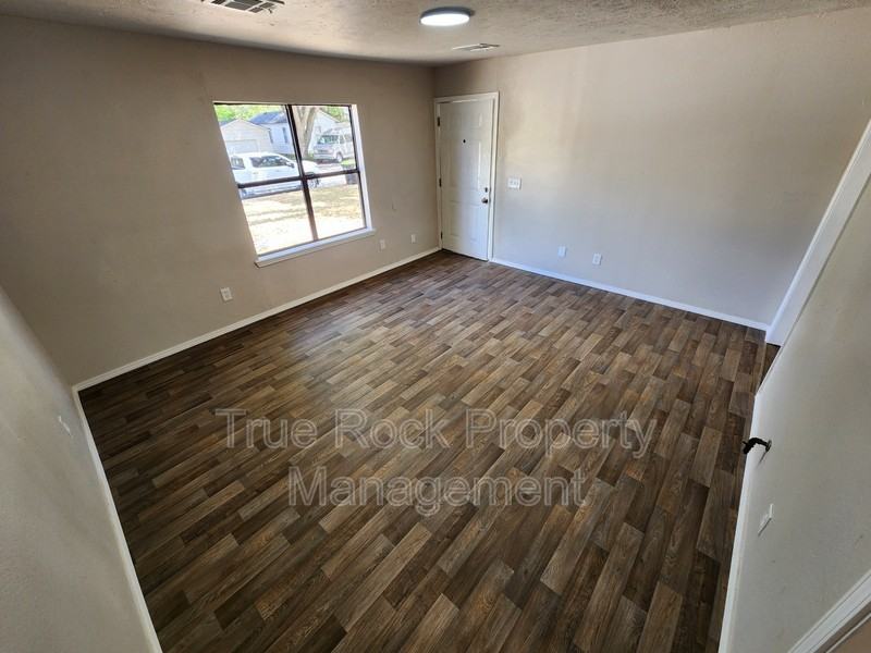 315 S Cherry St - Photo 3 of 10
