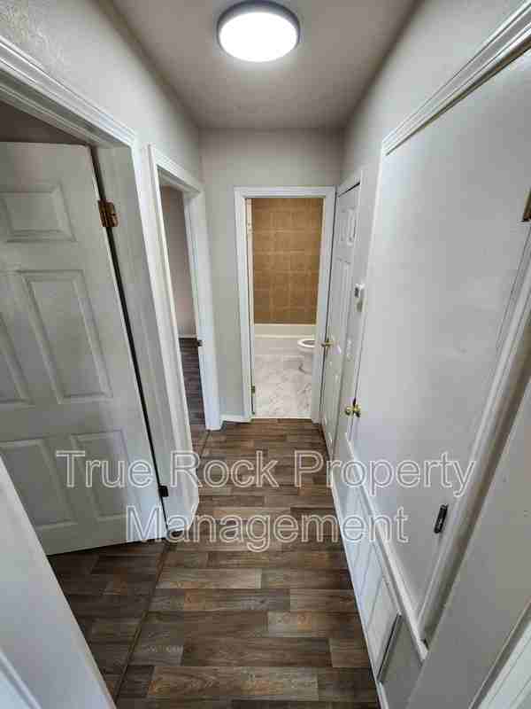 315 S Cherry St - Photo 5 of 10