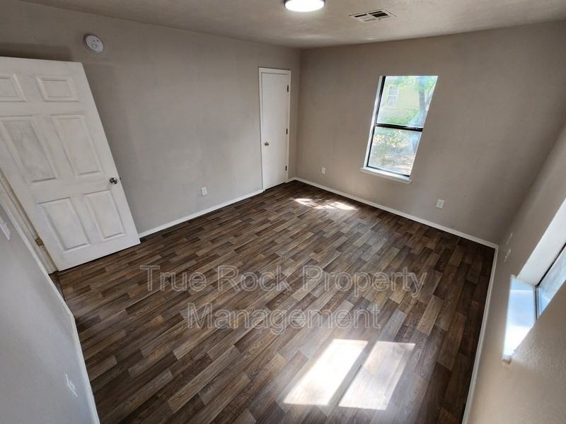 315 S Cherry St - Photo 6 of 10