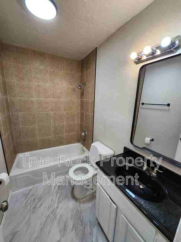 315 S Cherry St - Photo 7 of 10