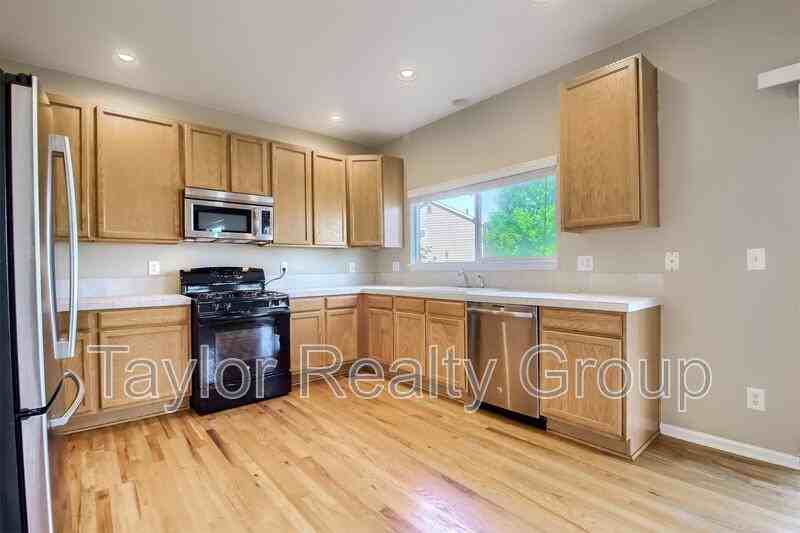 5961 Thistle Ridge Ave - Photo 4 of 16