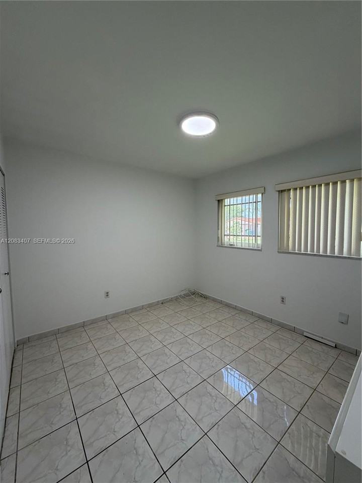1732 Sw 103rd Ave - Photo 7 of 8