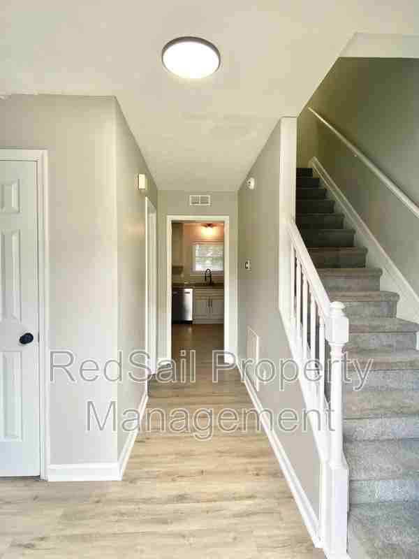 709 Chatsworth Dr - Photo 2 of 22