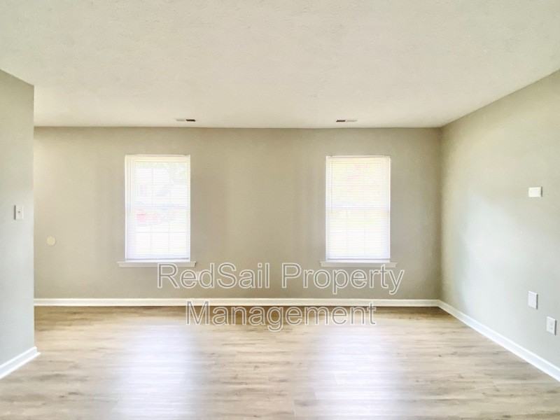 709 Chatsworth Dr - Photo 3 of 22