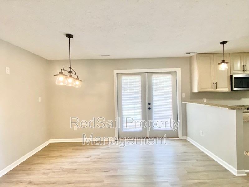 709 Chatsworth Dr - Photo 4 of 22