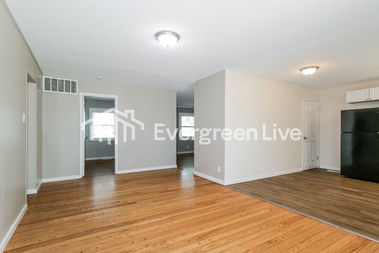 7417 Lynn Grove Ct - Photo 4 of 15