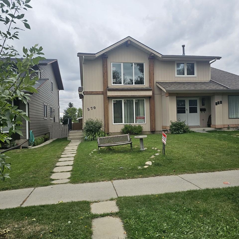 570 Strathcona Dr Sw
