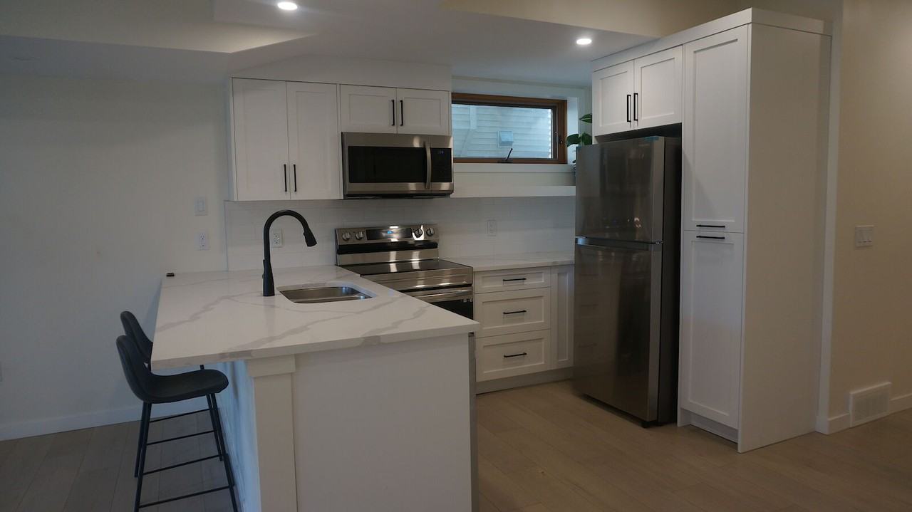 1733 30 Ave Sw - Photo 3 of 27