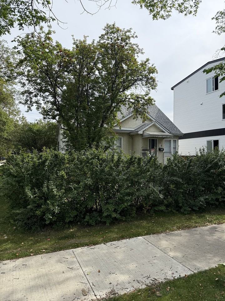 11645 125 St Nw - Photo 3 of 15