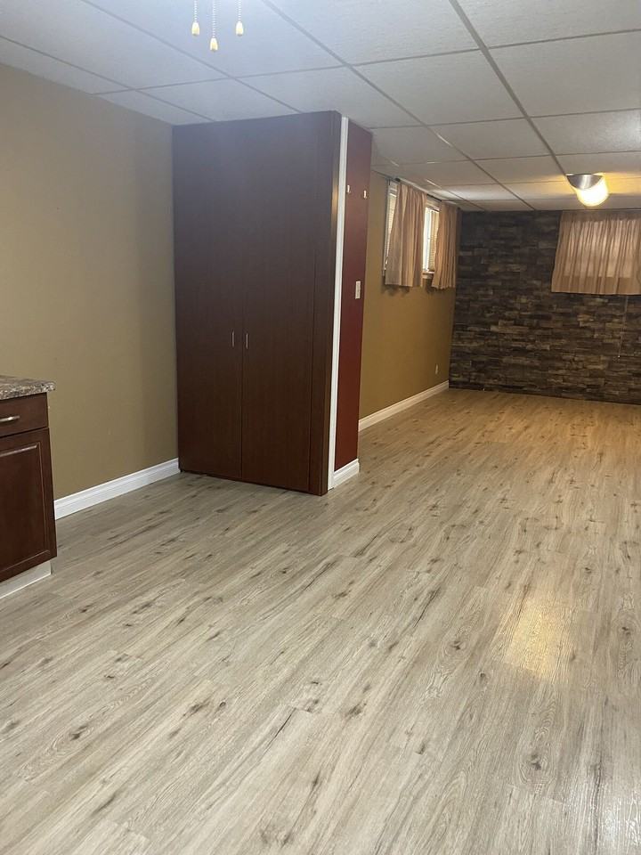 10723 64 Ave Nw - Photo 3 of 14