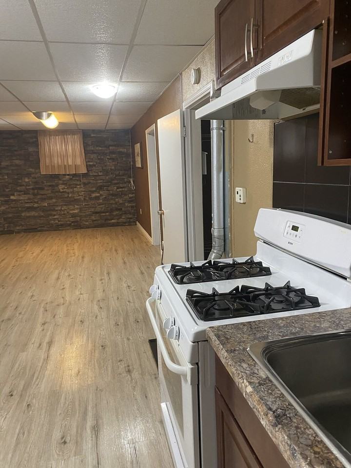 10723 64 Ave Nw - Photo 5 of 14