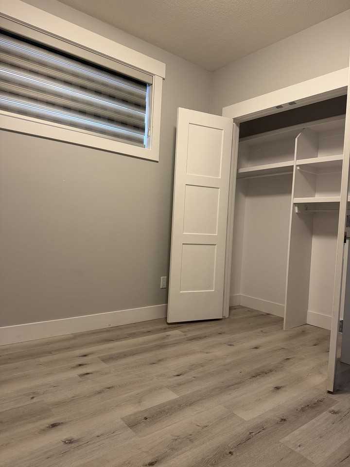 1823 24 St Nw - Photo 3 of 9