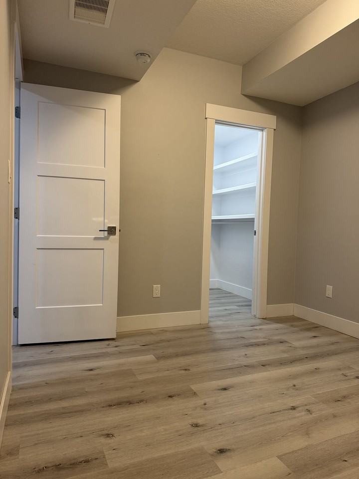1823 24 St Nw - Photo 5 of 9
