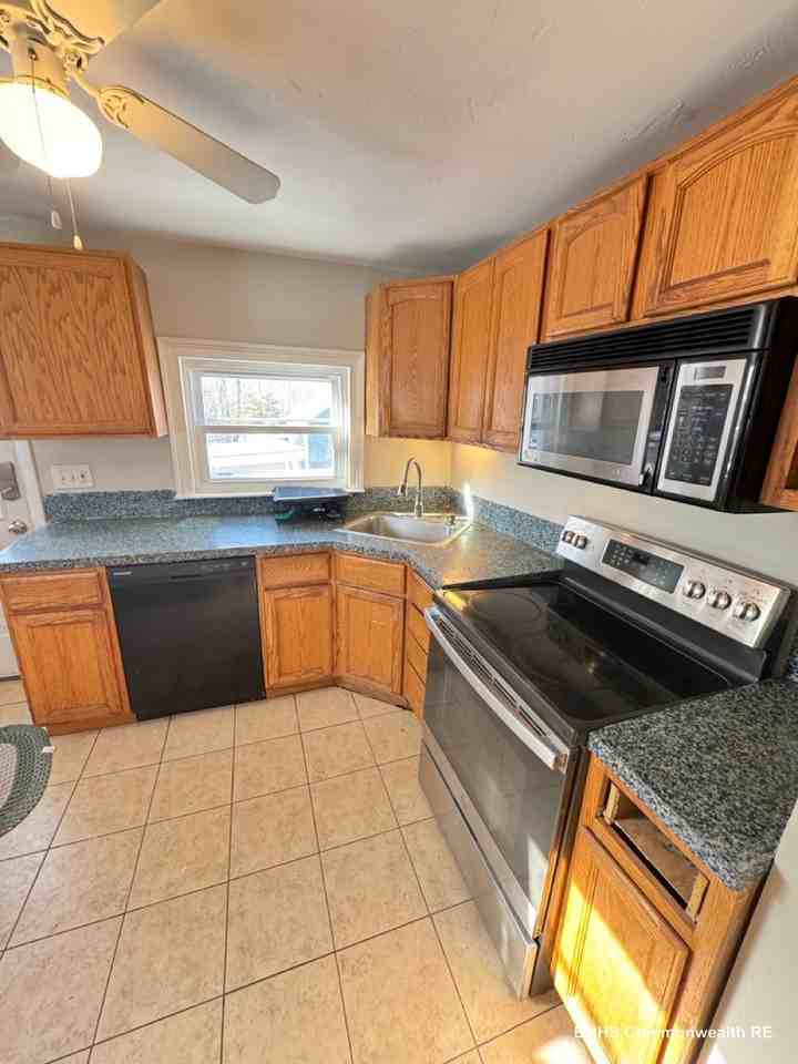 1547 Liberty St - Photo 4 of 13