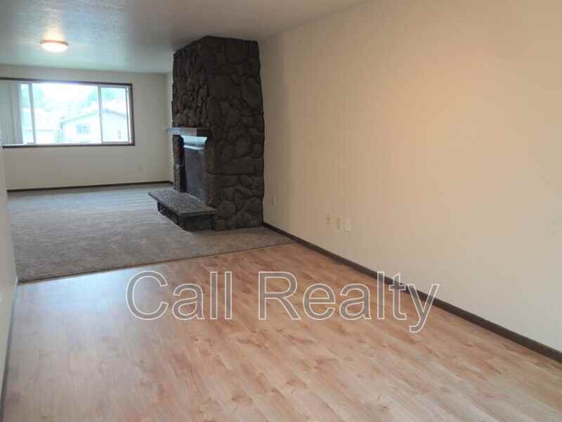 10905 E 33rd Ave - Photo 6 of 12