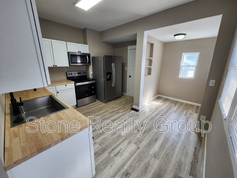 2225 N 11th St - Photo 3 of 14