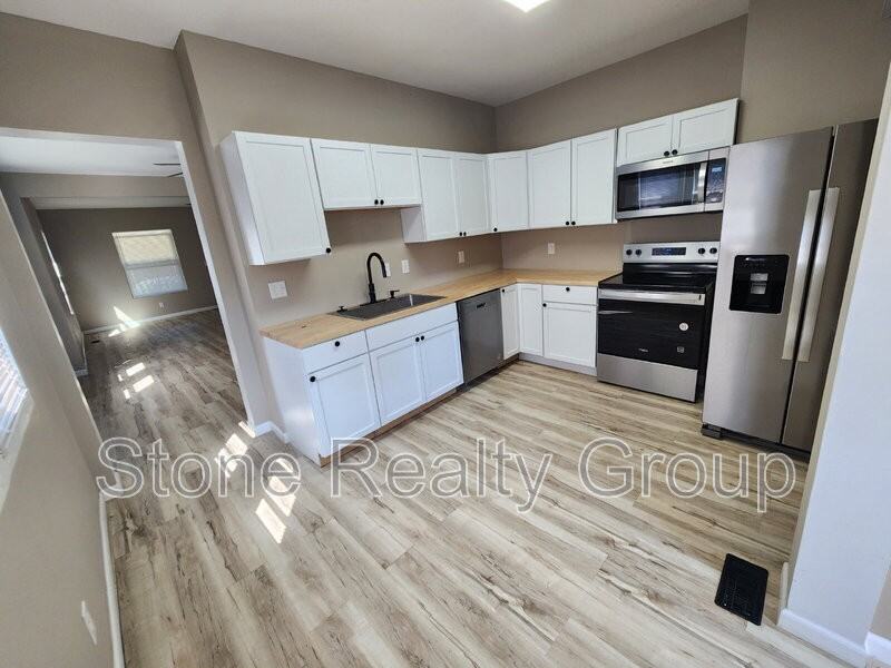 2225 N 11th St - Photo 4 of 14