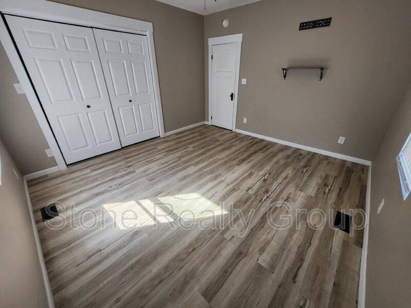 2225 N 11th St - Photo 5 of 14