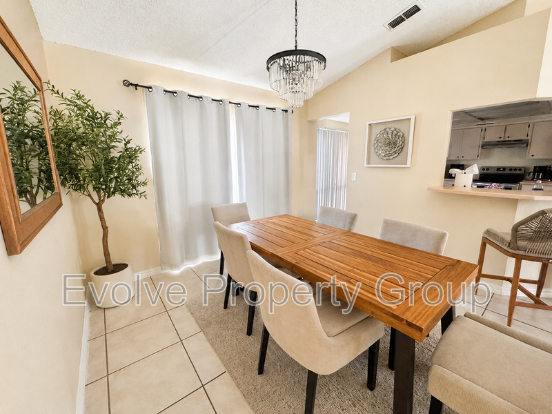 81 Parkview Dr - Photo 4 of 19