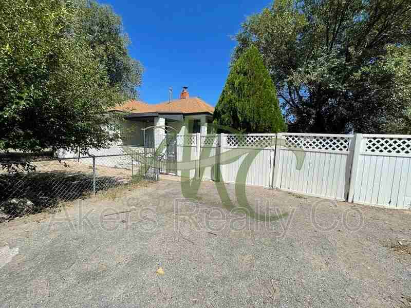 1702 Van Buren St - Photo 2 of 14