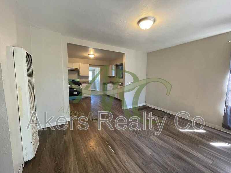 1702 Van Buren St - Photo 3 of 14