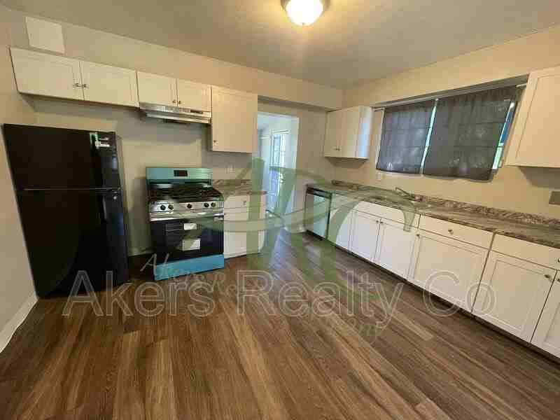 1702 Van Buren St - Photo 5 of 14