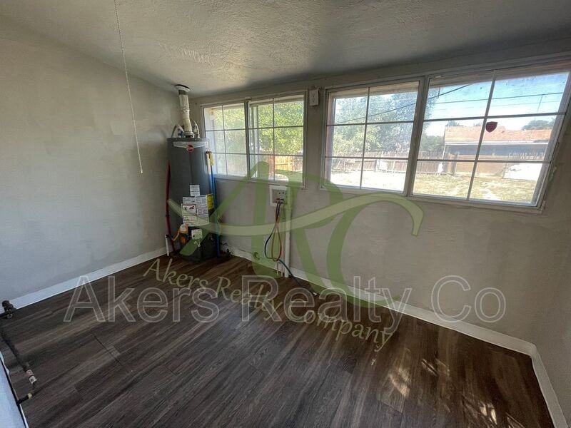 1702 Van Buren St - Photo 7 of 14