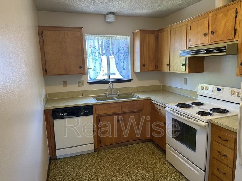 401 Se 9th St #D - Photo 3 of 10