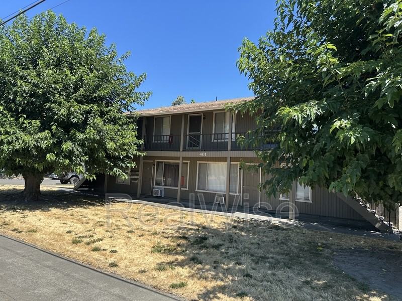 401 Se 9th St #D - Photo 5 of 10