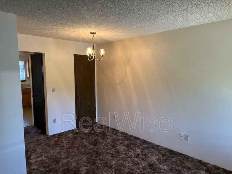 401 Se 9th St #D - Photo 7 of 10
