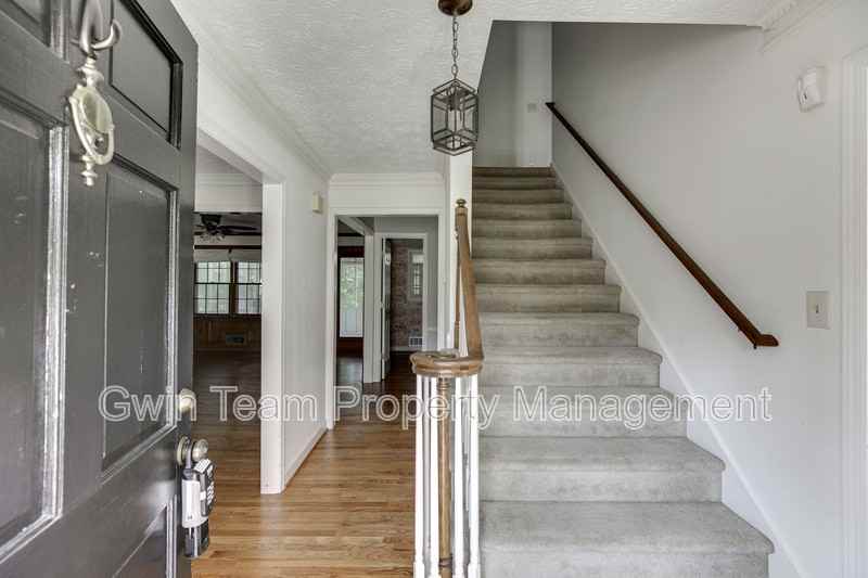 766 Chesterfield Dr - Photo 4 of 45