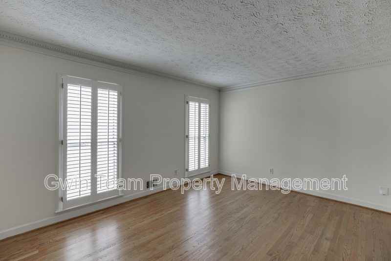 766 Chesterfield Dr - Photo 5 of 45
