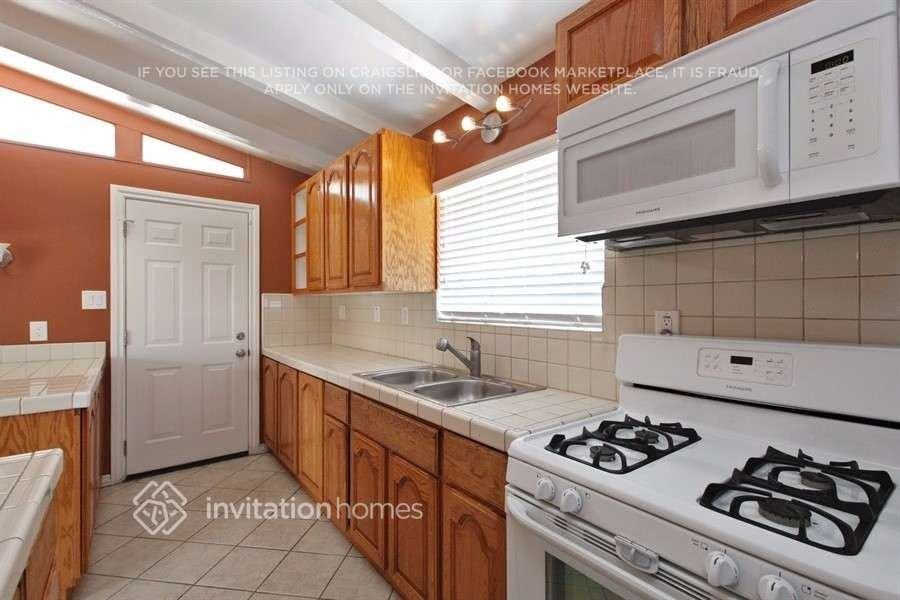 8421 Flallon Ave - Photo 3 of 19