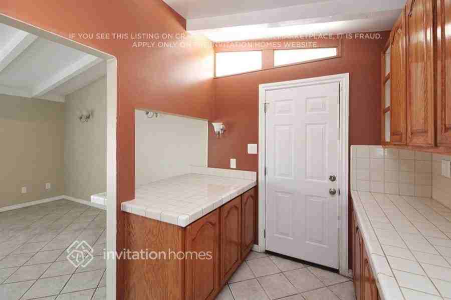 8421 Flallon Ave - Photo 4 of 19