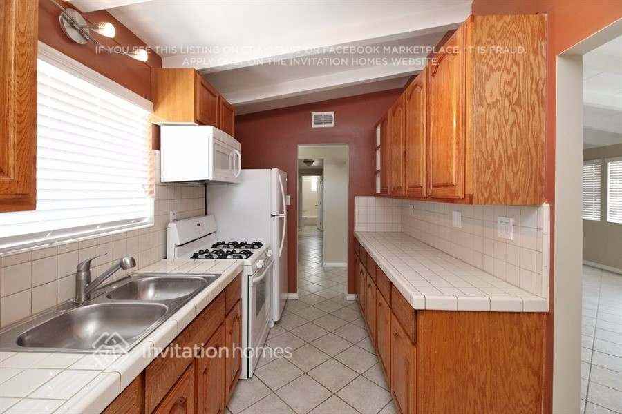 8421 Flallon Ave - Photo 5 of 19