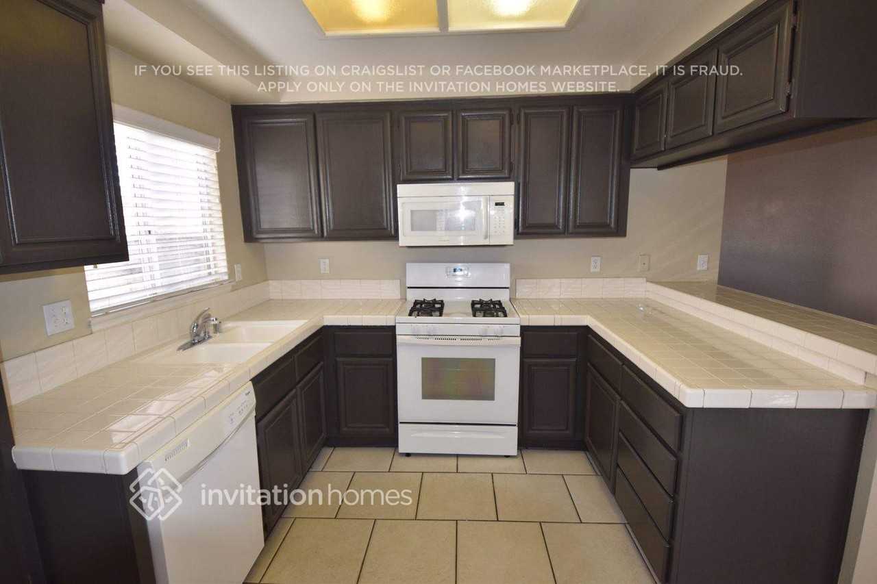 19711 Westerly Dr - Photo 3 of 7