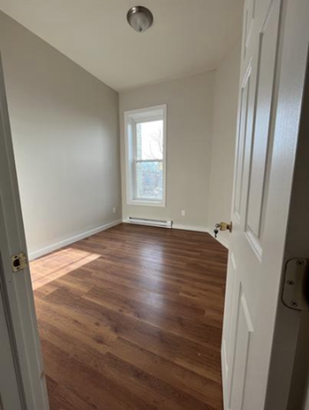 110 Lark St - Photo 4 of 8