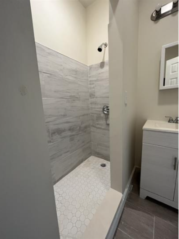 110 Lark St - Photo 6 of 8