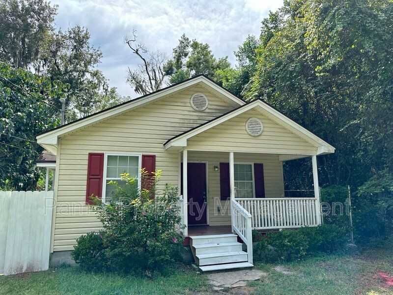 2607 Bismark Ave - Photo 2 of 20