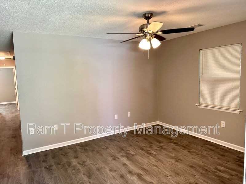 2607 Bismark Ave - Photo 3 of 20