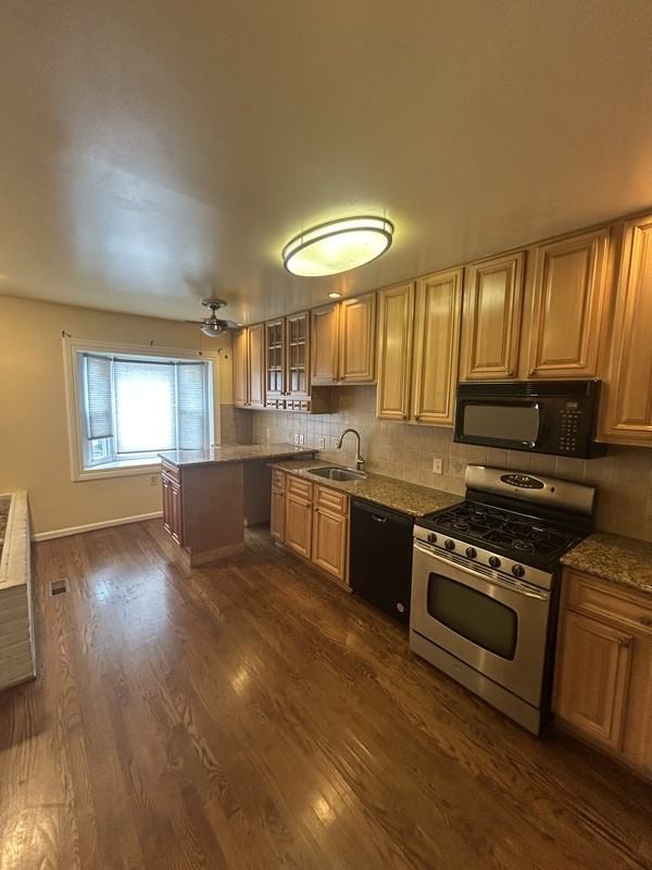 22 E 24th St - Photo 3 of 20