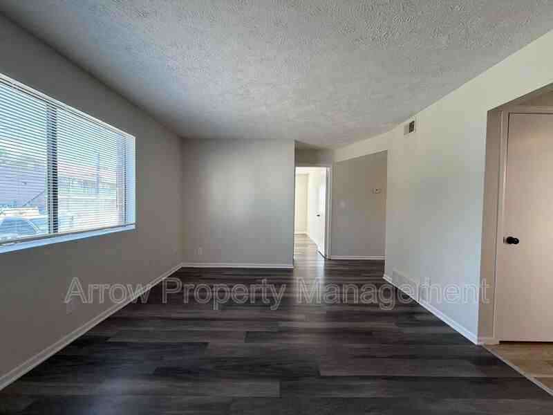 922 A St #2 - Photo 6 of 21